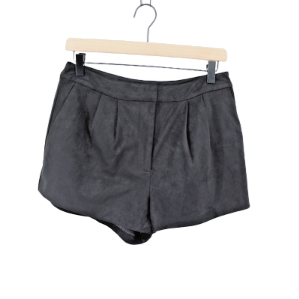 ASTR The Label‎ Jude Faux Suede Shorts Womens S Black High Rise Pleated NWT